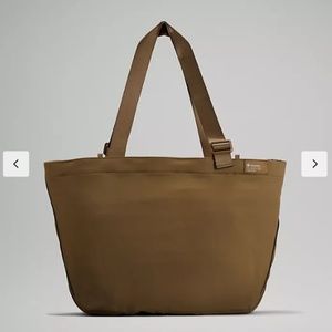 Lululemon Clean Lines Tote Bag 22L